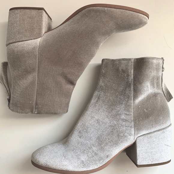 Dolce Vita Shoes - NWOT Dolce Vita Mirra Ankle Boot in Grey